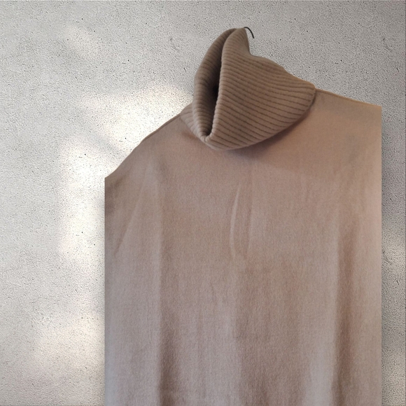 Summrr & Rose Cozy Tan Turtleneck Sweater Vest M/L - Picture 2 of 7